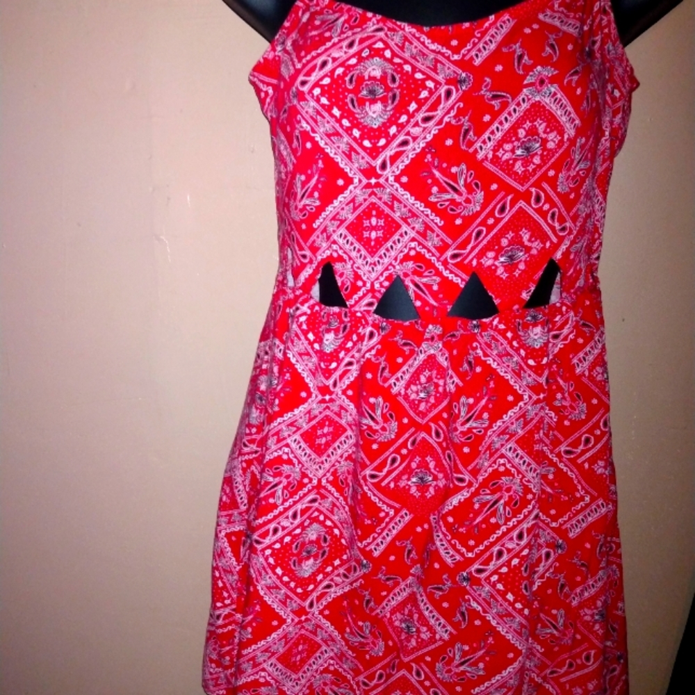 Junior girls mini dress pink with cut out design in middle